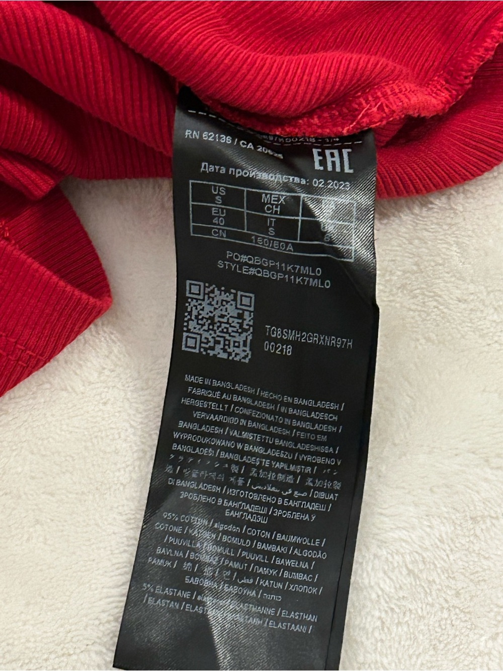 GUESS Red Twist-Front Ribbed Tee - Picture 8 of 8